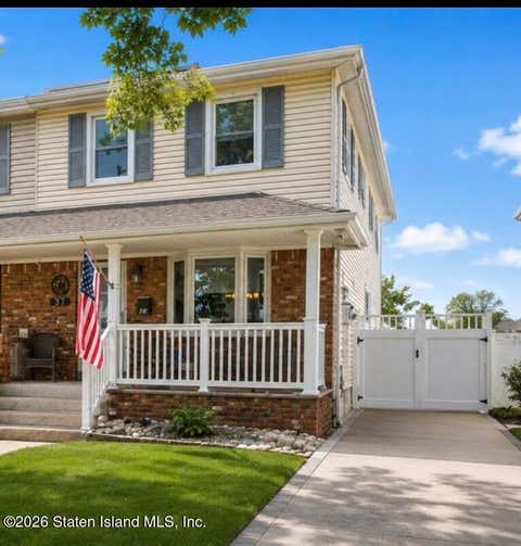 Photo of 37 Middle Loop Road, Staten Island, NY 10308 (MLS # 2603740)