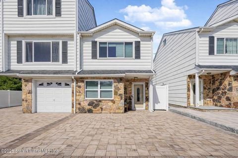 Photo of 223 Carlyle Green, Staten Island, NY 10312 (MLS # 2601311)