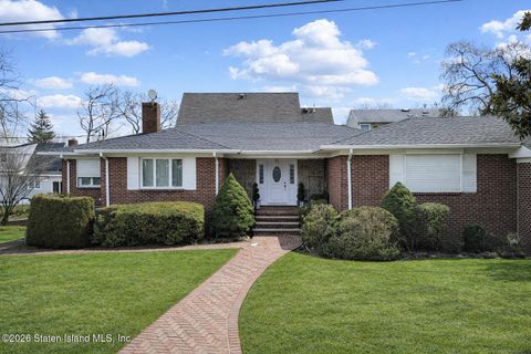 Photo of 725 Davis Avenue, Staten Island, NY 10310 (MLS # 2506929)