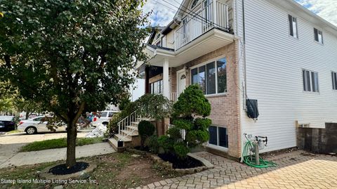 Photo of 84 Pitney Avenue, Staten Island, NY 10309 (MLS # 1165005)