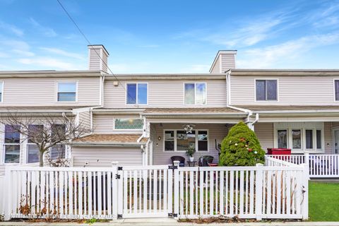 Photo of 36 Peter Street, Staten Island, NY 10314 (MLS # 2400311)