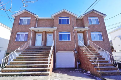 Photo of 48 Boundary Avenue, Staten Island, NY 10306 (MLS # 2400979)