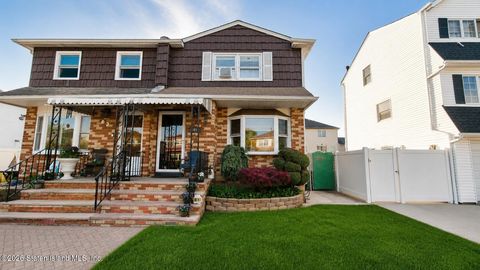 Photo of 61 Moffett Street, Staten Island, NY 10312 (MLS # 2602774)