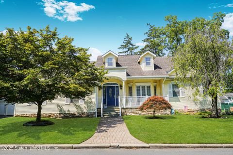 Photo of 34 Moore Street, Staten Island, NY 10306 (MLS # 2504930)