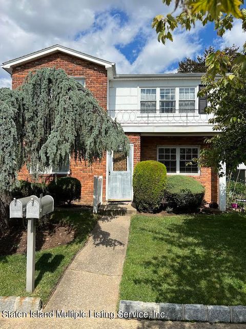 Photo of 35 Nostrand Avenue, Staten Island, NY 10314 (MLS # 1164719)