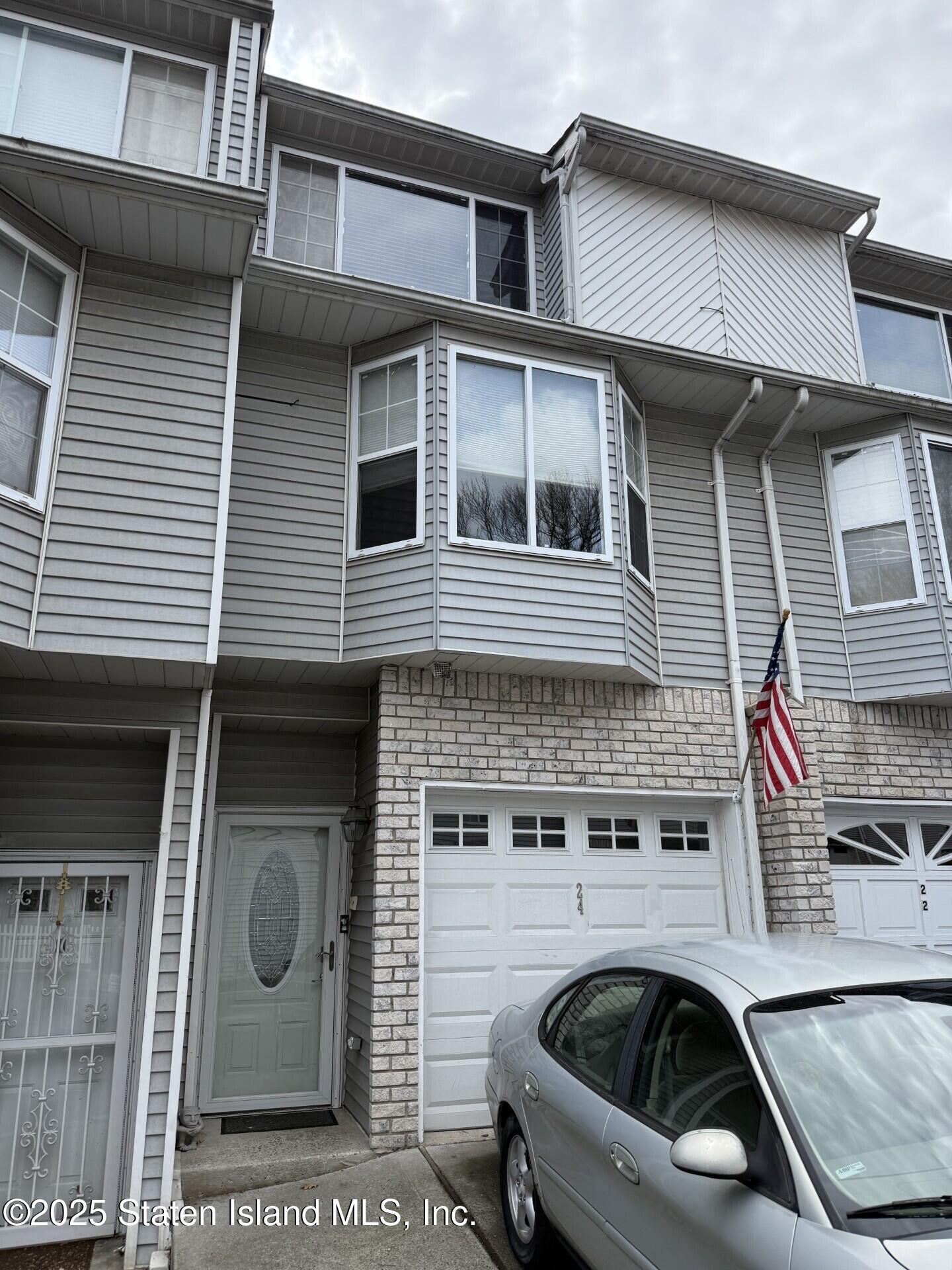 24 Regina Lane, Staten Island, New York image 5
