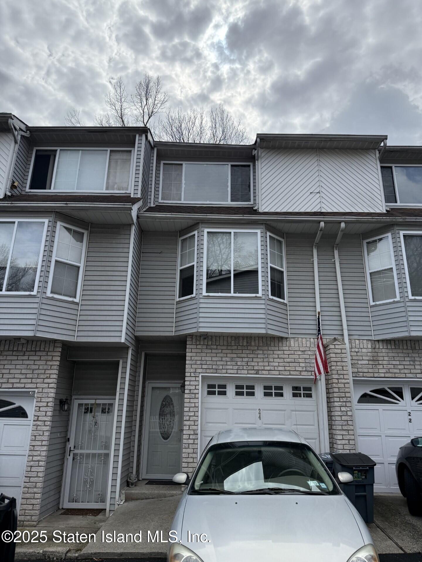 24 Regina Lane, Staten Island, New York image 1