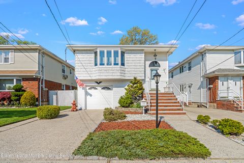 Photo of 77 Kelvin Avenue, Staten Island, NY 10306 (MLS # 1161465)