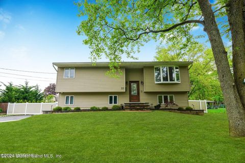 Photo of 32 Cedar Grove Place, Old Bridge, NJ 08857 (MLS # 2404019)