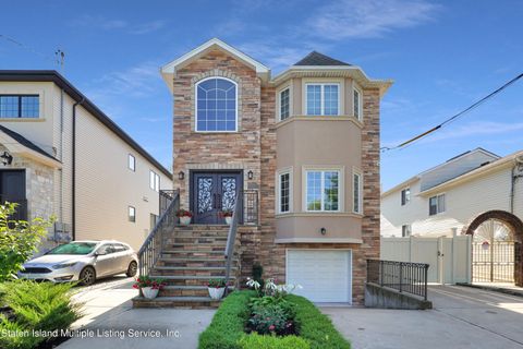 Photo of 252 Ionia Avenue, Staten Island, NY 10312 (MLS # 2401775)
