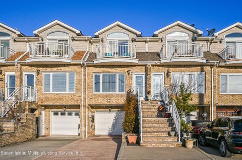 Photo of 481 Father Capodanno Boulevard #D, Staten Island, NY 10305 (MLS # 1161361)