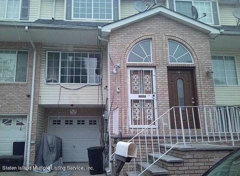 Photo of 62 Pelican Circle, Staten Island, NY 10306 (MLS # 1162460)