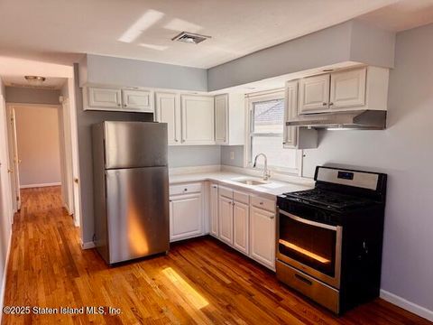 Photo of 155 Goff Avenue, Staten Island, NY 10309 (MLS # 2501535)