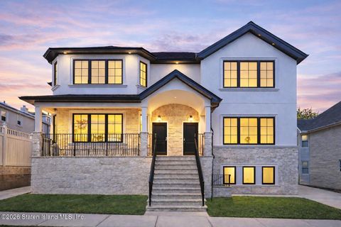 Photo of 425 Philip Avenue, Staten Island, NY 10312 (MLS # 2601991)