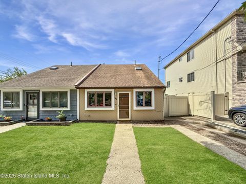 Photo of 346 Cleveland Avenue, Staten Island, NY 10308 (MLS # 2505137)