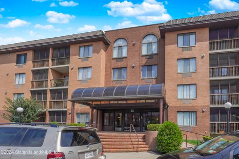 Photo of 95 Essex Drive #2j, Staten Island, NY 10314 (MLS # 2403925)