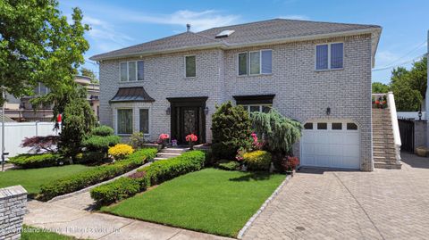 Photo of 91 Finlay Street, Staten Island, NY 10307 (MLS # 1162397)