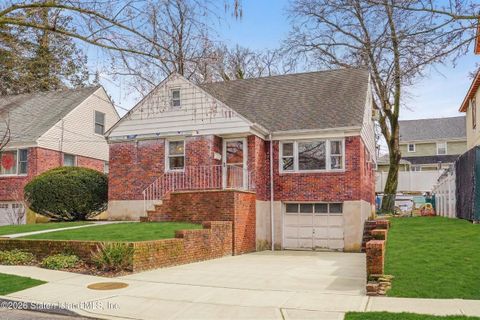 Photo of 20 Baker Place, Staten Island, NY 10310 (MLS # 2601217)