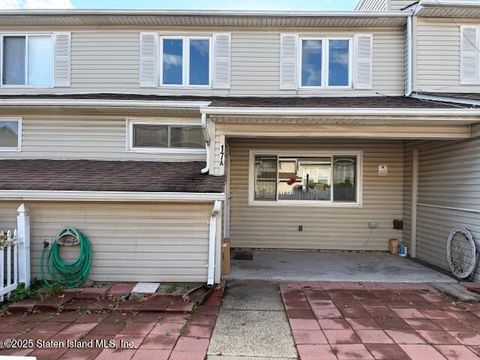 Photo of 17 Leo Street #A, Staten Island, NY 10314 (MLS # 2600561)