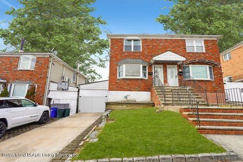 Photo of 132 Dalton Avenue, Staten Island, NY 10306 (MLS # 2400852)