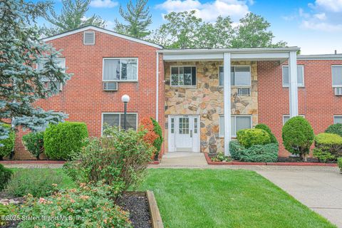 Photo of 1300 Rockland Avenue #2 C, Staten Island, NY 10314 (MLS # 2503569)