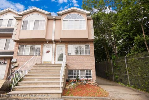Photo of 305 Tysens Lane #F, Staten Island, NY 10306 (MLS # 1162501)