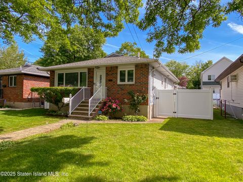 Photo of 395 Atlantic Avenue, Staten Island, NY 10305 (MLS # 2503083)