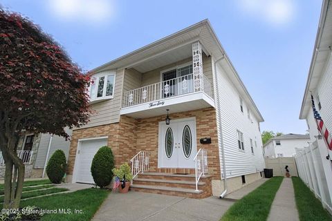 Photo of 360 Caswell Avenue, Staten Island, NY 10314 (MLS # 2502562)