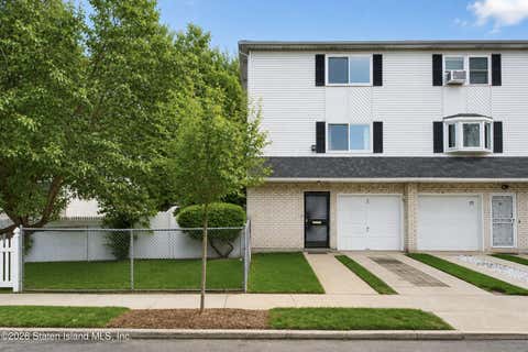 Townhouse For Sale - 25 Grandview Avenue<br/> Staten Island, NY 10303