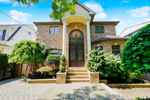 Photo of 156 Delaware Avenue, Staten Island, NY 10304 (MLS # 2503631)