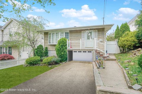 Photo of 39 Morton Street, Staten Island, NY 10306 (MLS # 2503031)