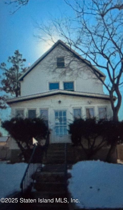 Photo of 68 Margaret Street, Staten Island, NY 10308 (MLS # 2500398)