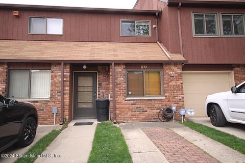 Photo of 29 Stonegate Drive, Staten Island, NY 10304 (MLS # 2402556)