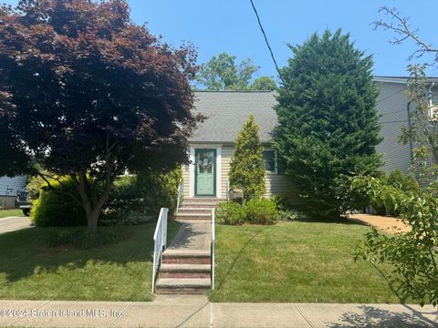 Photo of 221 Winchester Avenue, Staten Island, NY 10312 (MLS # 2404064)