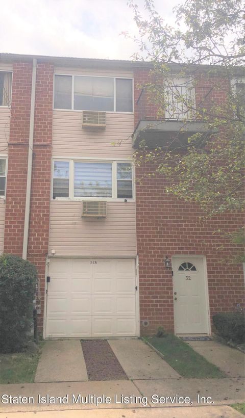 Photo of 32 Francine Court #B, Staten Island, NY 10306 (MLS # 1163794)