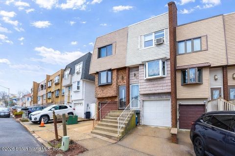 Photo of 14 Dogwood Drive, Staten Island, NY 10312 (MLS # 2601183)
