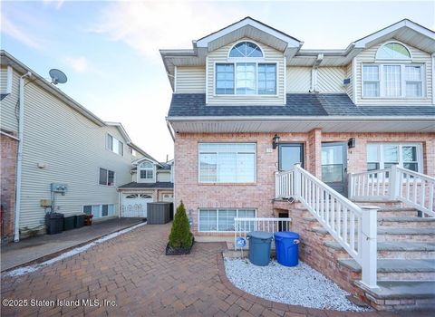 Photo of 78 Darnell Lane, Staten Island, NY 10309 (MLS # 2501679)