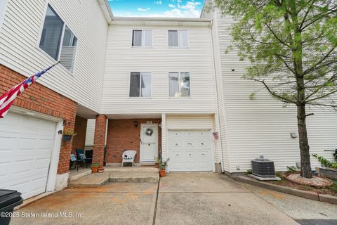 Photo of 287 Jamie Lane, Staten Island, NY 10312 (MLS # 2504555)