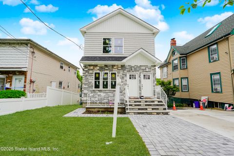 Photo of 328 Jewett Avenue, Staten Island, NY 10302 (MLS # 2503086)