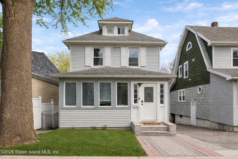 Photo of 411 Little Clove Road, Staten Island, NY 10301 (MLS # 2602017)