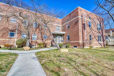 Photo of 545 Castleton Avenue #1-D, Staten Island, NY 10301 (MLS # 1160312)