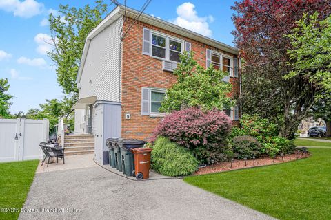 Photo of 9 Sinclair Avenue, Staten Island, NY 10312 (MLS # 2504511)