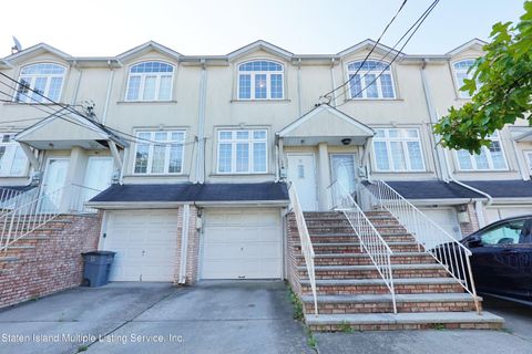 Photo of 10 Quincy Avenue, Staten Island, NY 10305 (MLS # 1163849)