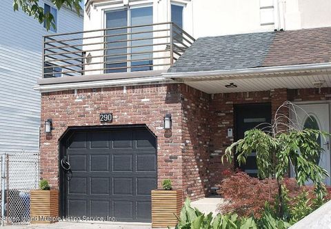 Photo of 290 Merry Mount Street, Staten Island, NY 10314 (MLS # 1164065)