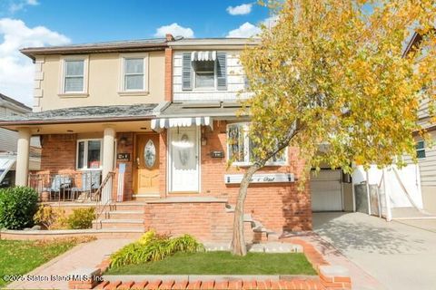 Photo of 25 Berry Avenue W, Staten Island, NY 10312 (MLS # 2506508)