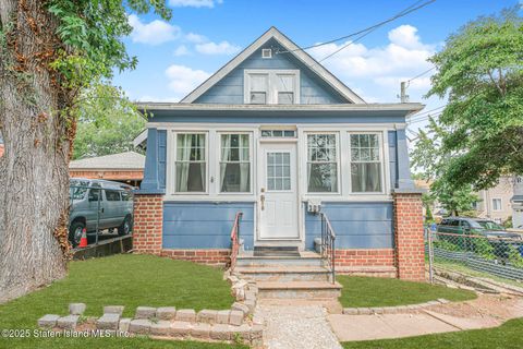 Photo of 309 Cleveland Avenue, Staten Island, NY 10308 (MLS # 2504721)