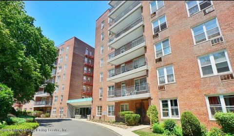 Photo of 55 Austin Place #1 D, Staten Island, NY 10304 (MLS # 2401187)