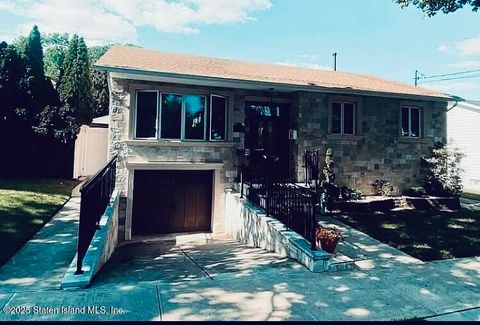 Photo of 71 Eltinge Street, Staten Island, NY 10304 (MLS # 2503179)
