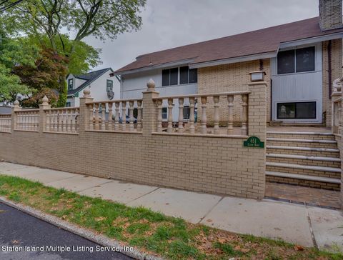 Photo of 651 Clove Road, Staten Island, NY 10310 (MLS # 1157562)