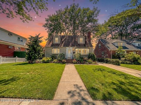 Photo of 100 Acacia Avenue, Staten Island, NY 10308 (MLS # 2601168)